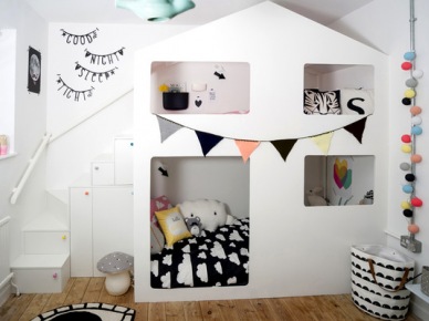Bardzo oryginalny pomysł na pokój dziecięcy, czyli jak wykorzystać przestrzeń, własną kreatywność i zapał dzieci do budowy... domku do spania :)