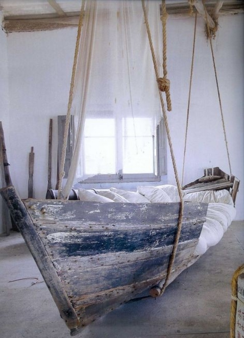 nietypowe, może kontrowersyjne inspiracje ze starymi łódkami - to zdecydowanie męskie aranżacje lub dla wielkich pasjonatów stylu vintage i wodników...