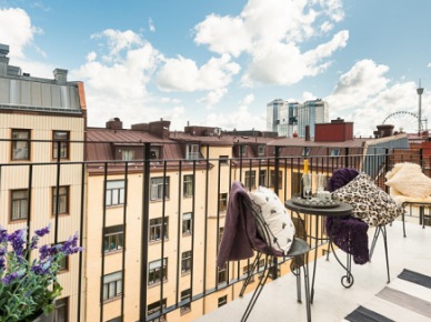 Balkon w bloku w skandynawskiej aranżacji (26099)