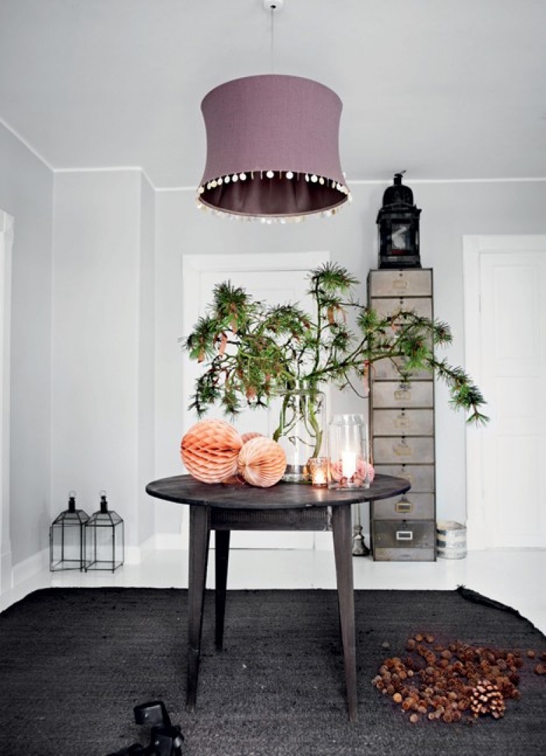 jeśli Was pociąga minimalizm i skandynawska prostota, to dekoracje świąteczne przypadną Wam do gustu - skromne, proste...