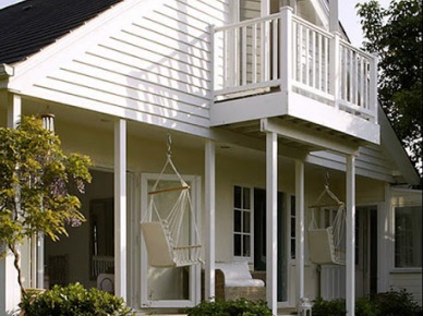 Idealny letni drewniany biały dom (21742)