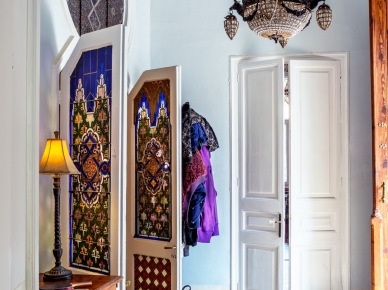 tak kolorowo i bajecznie, że aż nieziemsko ! to klasyczna orientalna aranżacja - Maroko, Indie i Arabia w samej Barcelonie. To na pewno dom miłośnika orientu i kreatywnych i odważnych rozwiązań we...