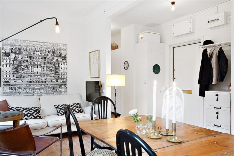 aranżacja białego mieszkania, która pokazuje dobitnie, jak ważną rolę w dekoracji wnętrz odgrywają pojedyncze meble i...