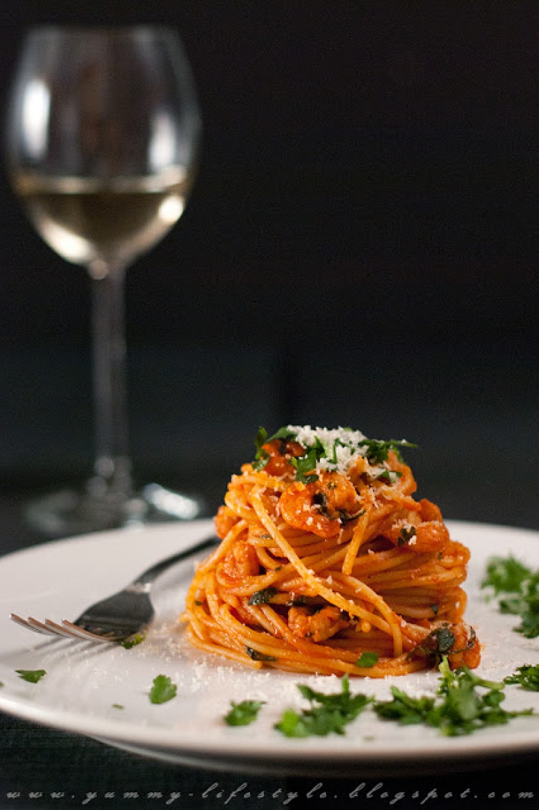 Yummy Lifestyle - Z uwielbienia dla jedzenia.: Spaghetti z krewetkami. (9306)