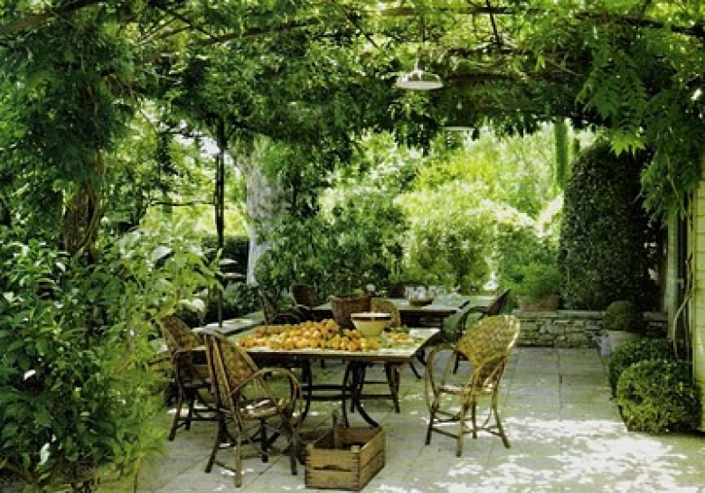 przepiękne i ciepłe jadalnie w prowansalskim stylu - jadalnie przy kuchni, jadalnie w ogrodzie i jadalnie razem z...