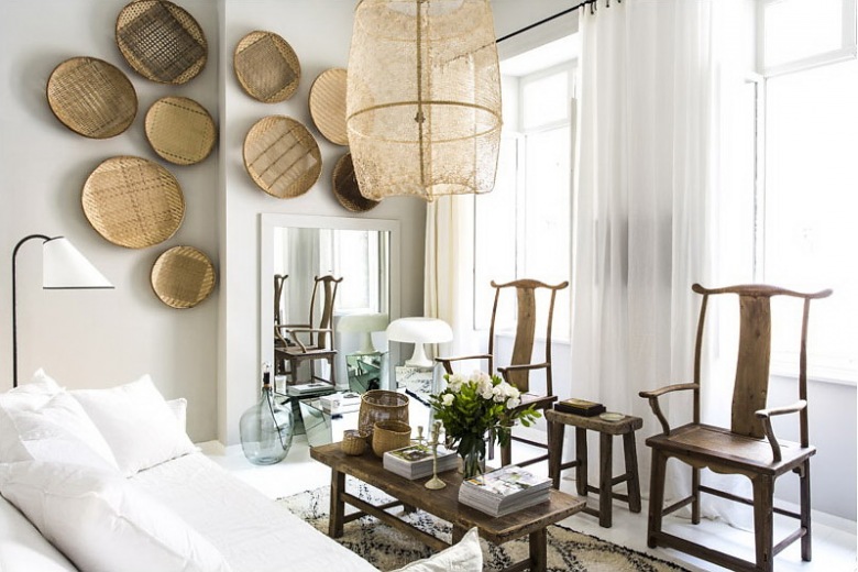 Drewniane i bambusowe dekory w skandynawskim małym salonie (21155)