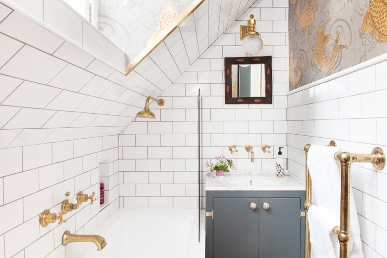 Wyjątkowo oryginalna i piękna aranżacja małego wnętrza na poddaszu, czyli before & after łazienki (53160)