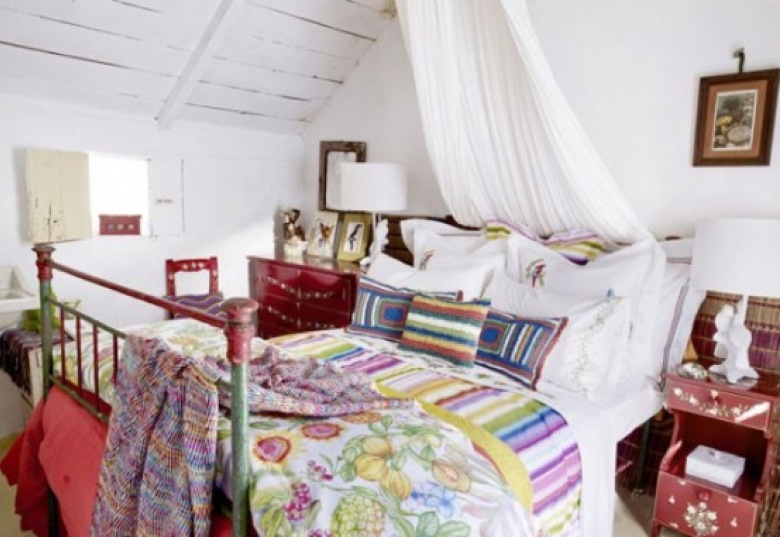 Biale moskitiery w aranżacji sypialni w różnych stylach (24905)