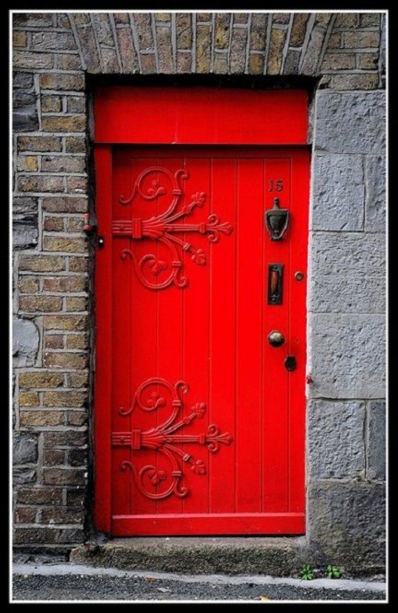 Czerwone drzwi ozdobne (38878)