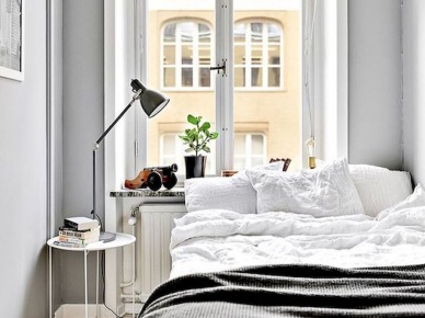 Mała sypialnia w kolorach szarości i bieli (55890)