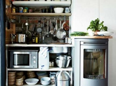 Praktyczne sposoby na przechowywanie w małej kuchni