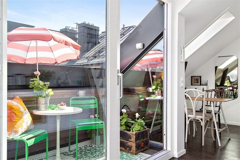interesujące mieszkanie z pięknym balkonem połączonym z otwartą kuchnią, którą dzieli tylko przeszklona ściana z...