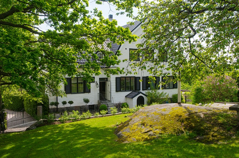 cudowny, biały dom i wnętrze - klasyka wnętrz skandynawskich pełna umiarkowania,elegancji i smaku. wspaniała architektura budynku i otoczenia. Nieskazitelna biel pełna uroku, estetyki i powabu. Ten dom trzeba...