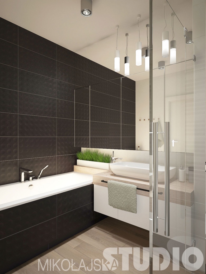 Połączenie bieli i czerni to odważna gra kolorów, która nadaje elegancki i gustowny charakter łazience. Ciekawe lampy...