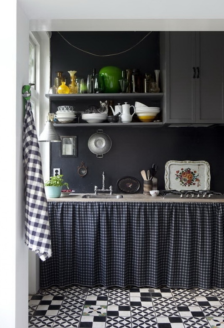 magiczna, czarna kuchnia w retro stylu - piękna...