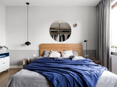 Sypialnia jest piękna i w swojej prostocie niezwykle efektowna. Drewniane wezgłowie łóżka wprowadza przyjemny oraz naturalny klimat do...
