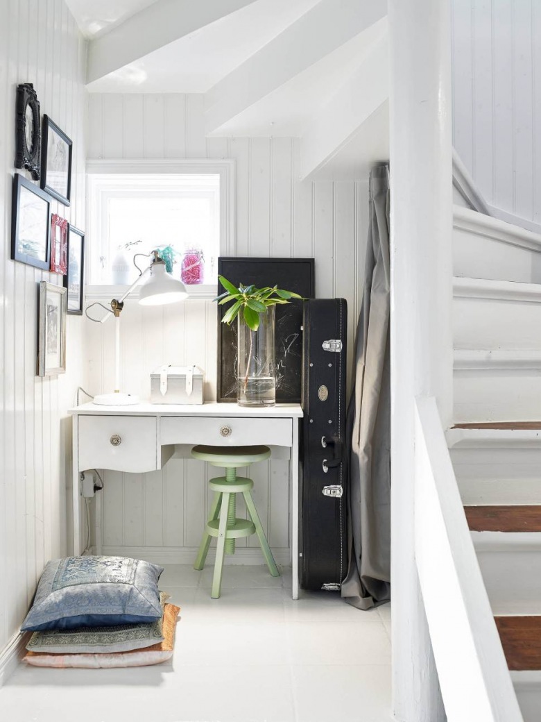 pi?kny domek w bieli - biel jest proste, cudowna i niesamowicie inspiruj?ca, przynajmniej mnie :)Skandynawski dom...