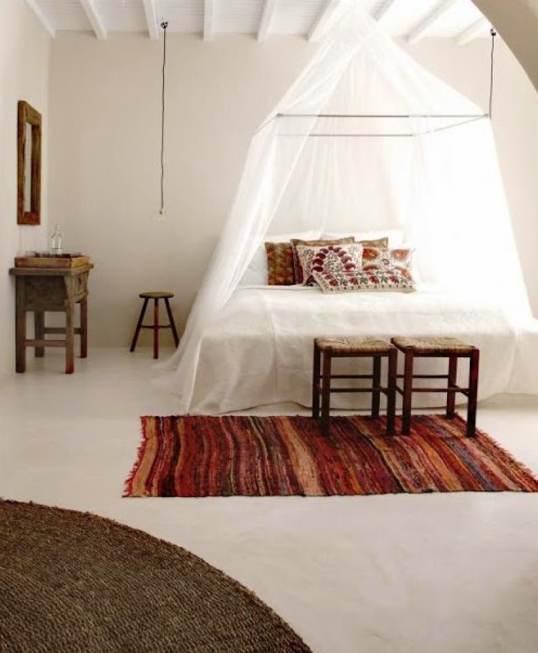 Biale moskitiery w aranżacji sypialni w różnych stylach (24911)