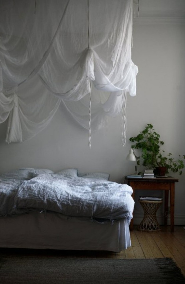 Biale moskitiery w aranżacji sypialni w różnych stylach (24910)