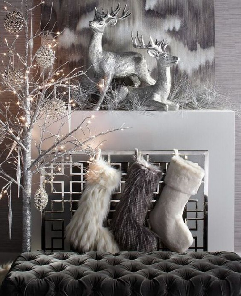 Świąteczna aranżacja salonu z szarymi i srebrnymi dekoracjami (51807)