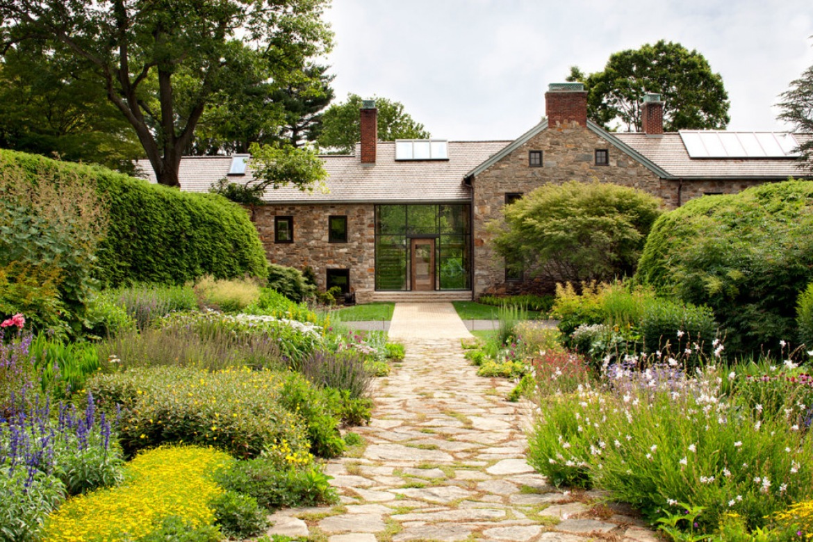 Дом окруженный садом. Поместье территория ландшафт Англия. Английские домики с садом каменный Джейн Остен. Поместье Хадсон Пайнс.
